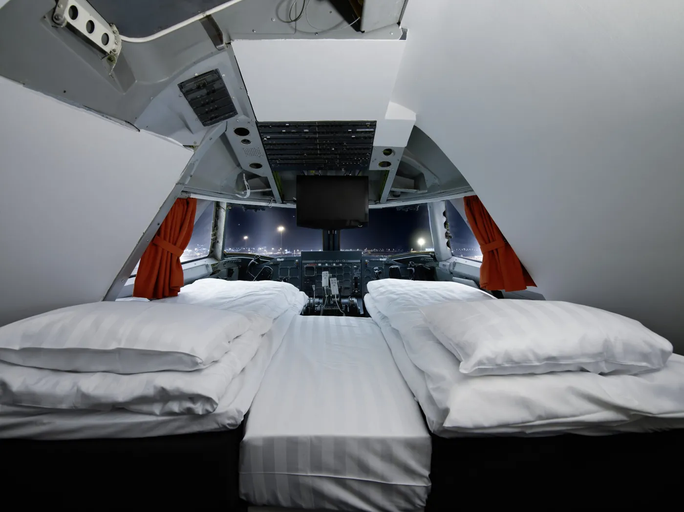 920595-jumbo-stay.jpg