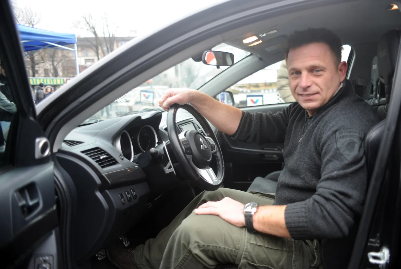 Kierowca rajdowy Leszek Kuzaj ranny w wypadku. Rozbił swoje Porsche na słupie