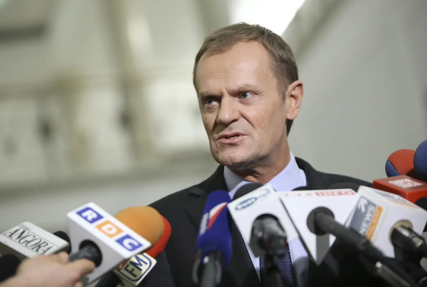 Mobbing u premiera Tuska, czyli bezprawne zwolnienia i gnębienie przez przełożonych