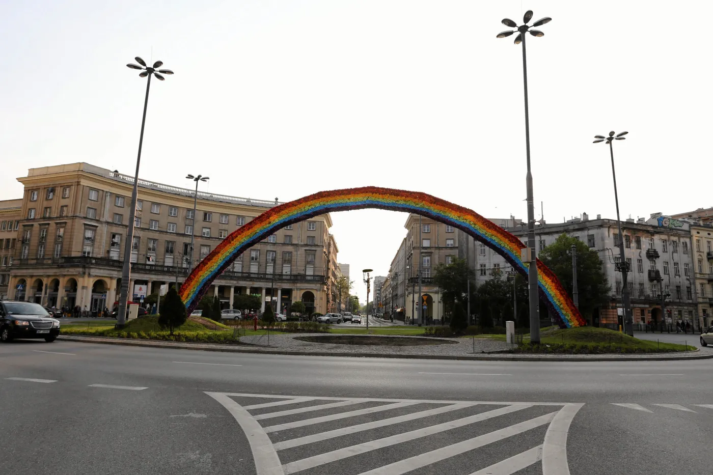 Pierwsza próba podpalenia tęczy na pl. Zbawiciela