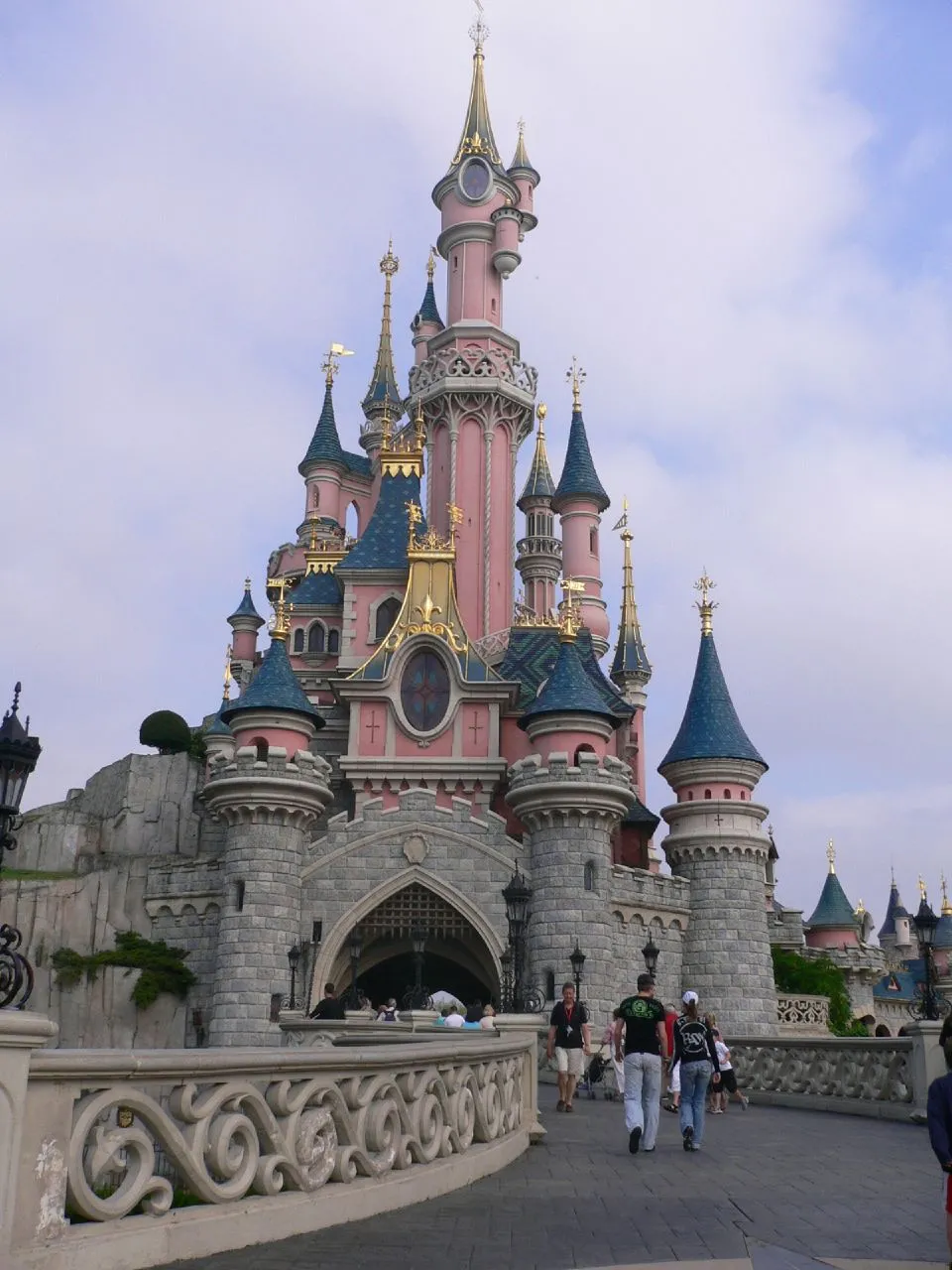 1351571-disneyland.jpg