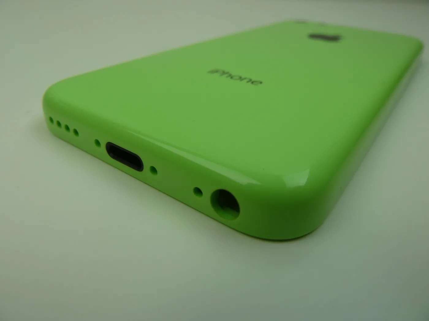 1445348-iphone-5c.jpg