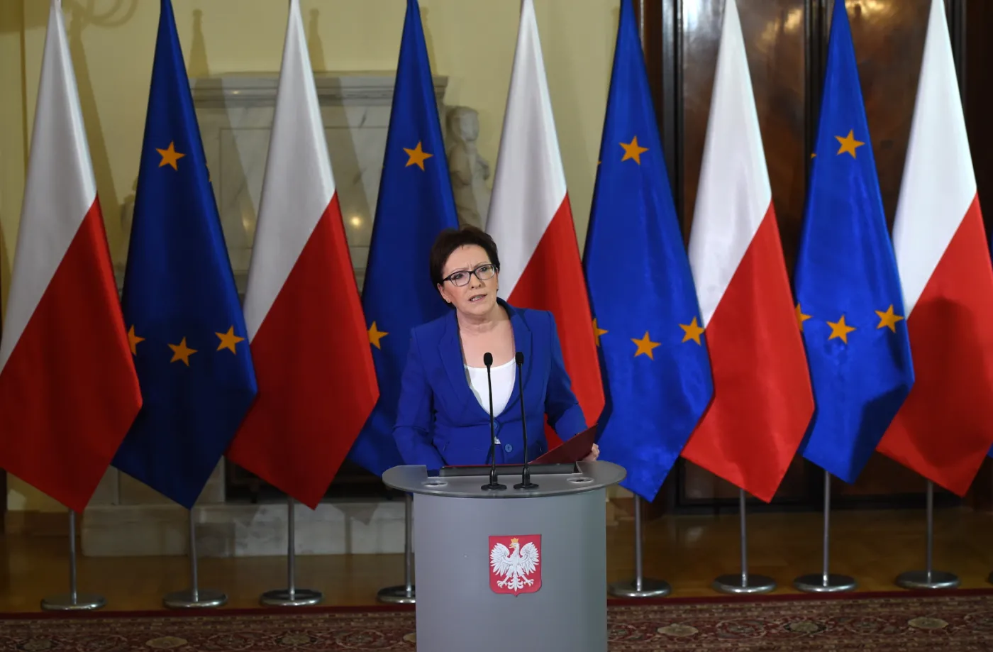 Stonoga obala rząd. Nowe rozdanie w starym układzie