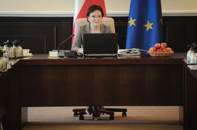 Elbląg. Na spotkaniu z premier Kopacz krzyczeli:  "Smoleńsk - pamiętamy!" i "Hańba"
