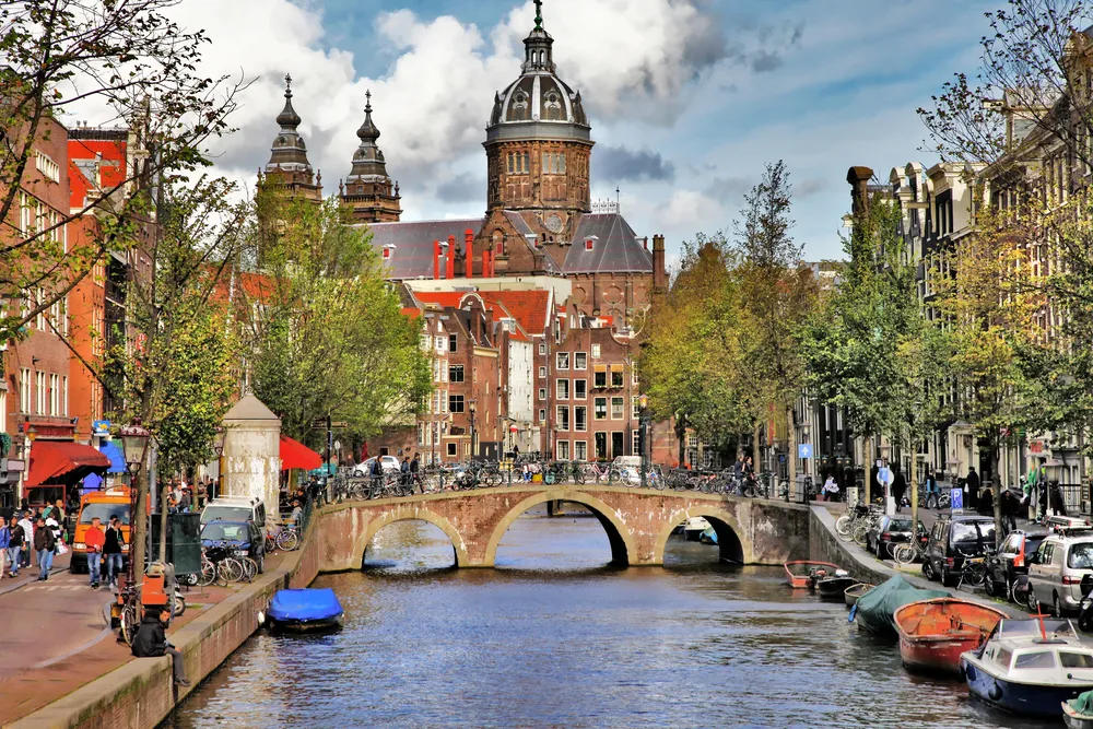 1082945-amsterda.jpg