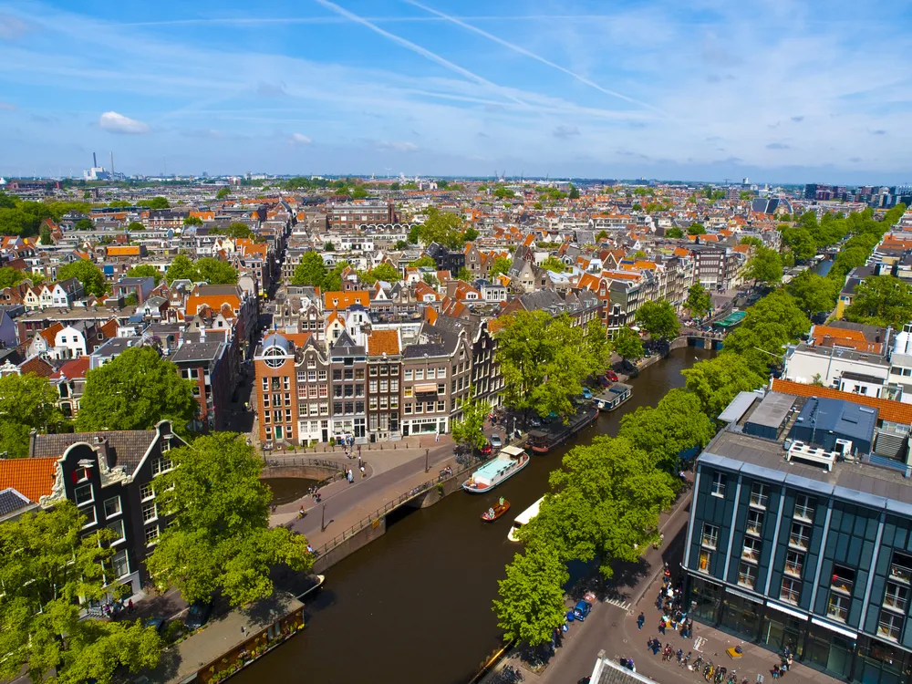 Amsterdam: Fun, peace, love. I bezdomni Polacy