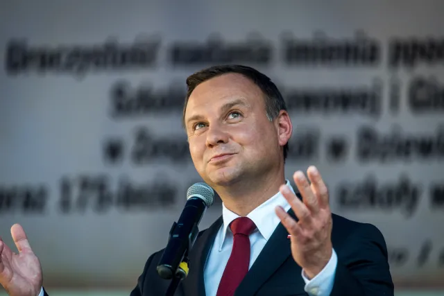 Warszawa: Prezydent, premier i prezes PiS na premierze filmu "Smoleńsk"