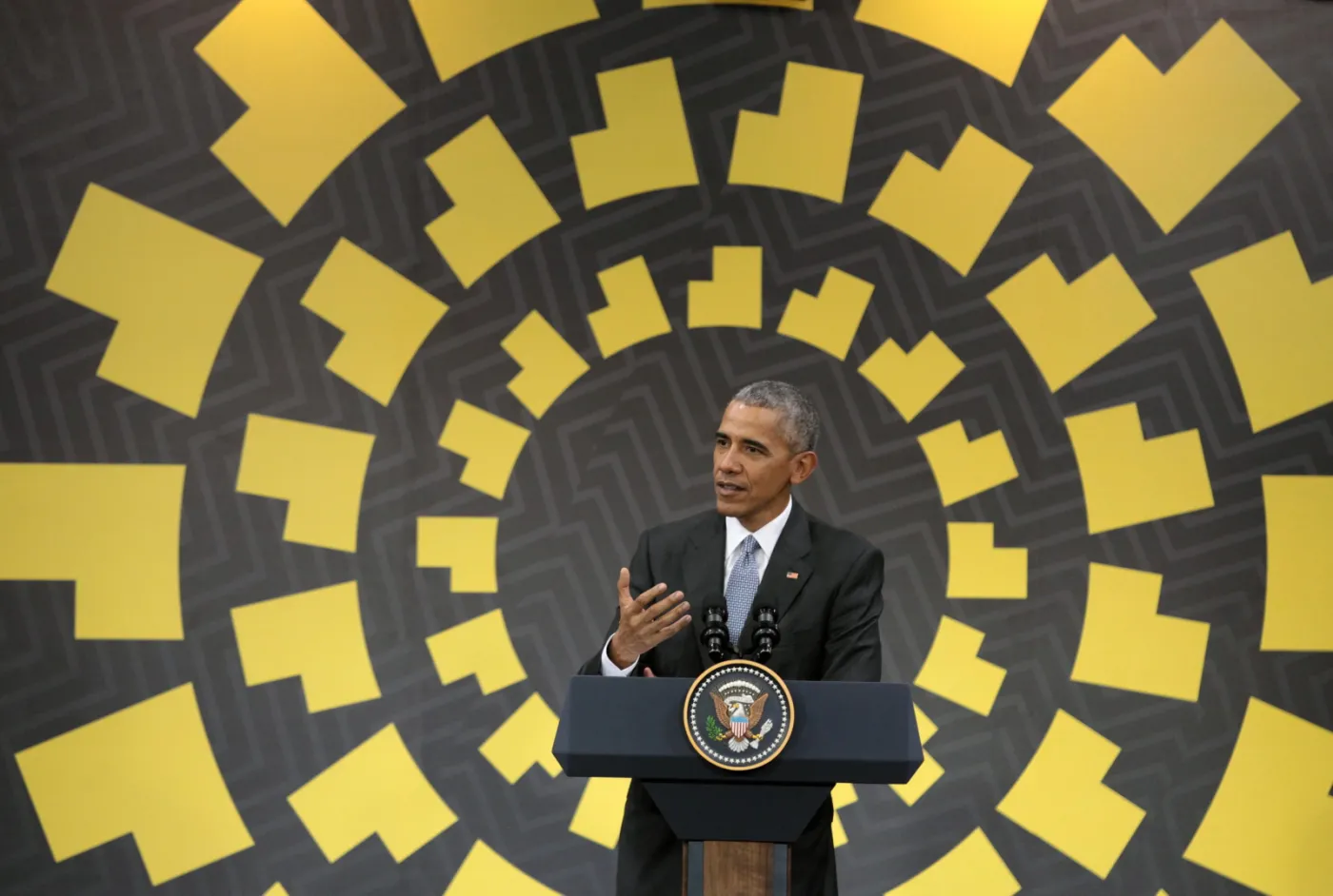 Obama: Rzeczywistość wymusi na Trumpie rewizję podejścia
