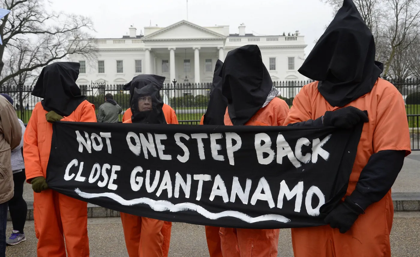 Alcatraz XXI wieku: Niepewne losy obozu Guantanamo