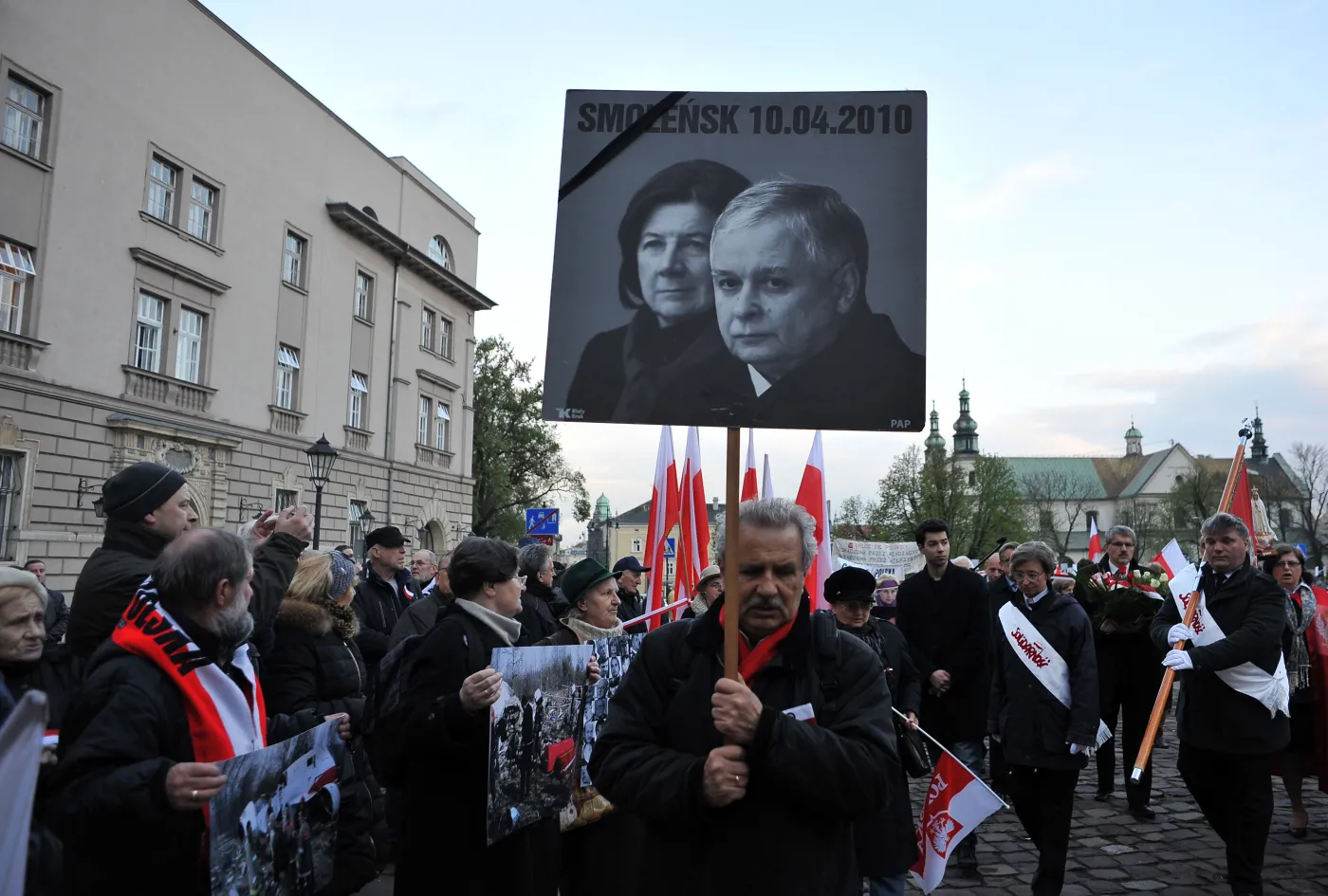 Ekspert: Katastrofa smoleńska  dała PiS-owi nową tożsamość i nowy mit polityczny