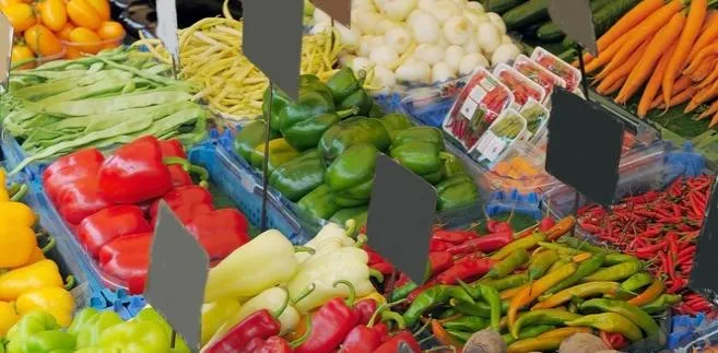 Sklepy na kółkach przegrywają z marketami