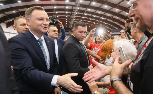Ufamy Andrzejowi Dudzie i Pawłowi Kukizowi. Liderom PiS i PO nie ufamy w takim samym stopniu