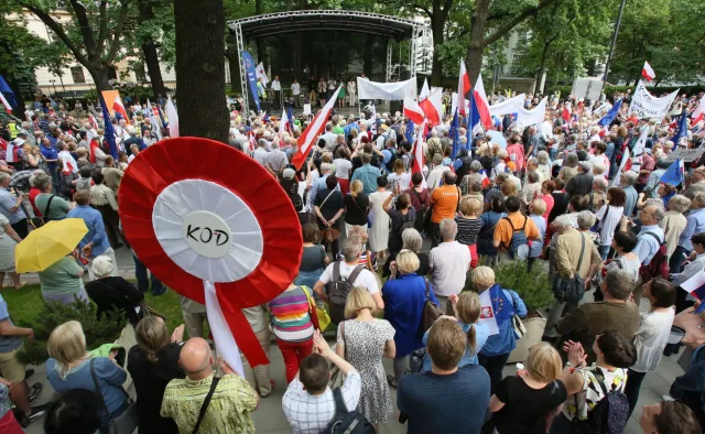 Policja wyjaśnia okoliczności incydentu podczas marszu KOD-u w Radomiu