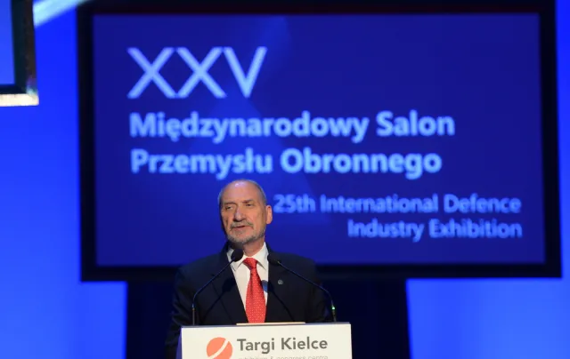 Kielce: Podpisano umowę na 53 ty. nowych karabinków