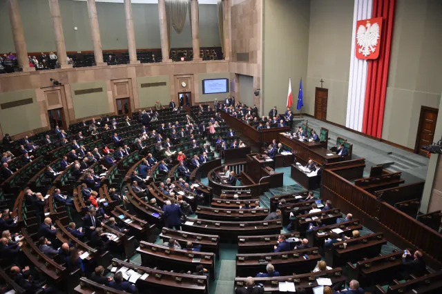 Burzliwa dyskusja o proteście rezydentów. Okrzyki i oskarżenia na sali plenarnej