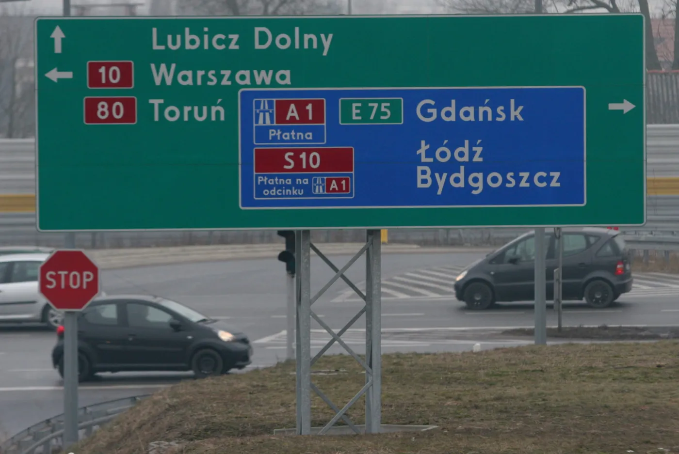 Kierowca z kolumny Antoniego Macierewicza usłyszał zarzut