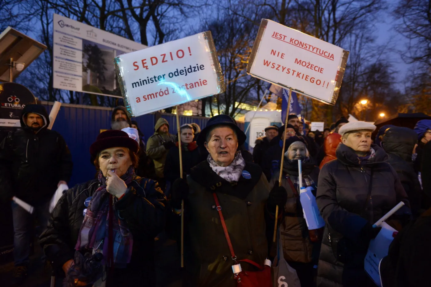 3184961-protest5.jpg