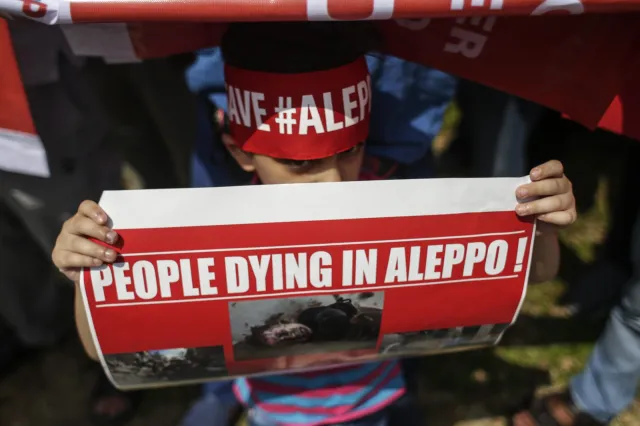 Syria: Demonstranci zablokowali drogę wykorzystywaną do ewakuacji