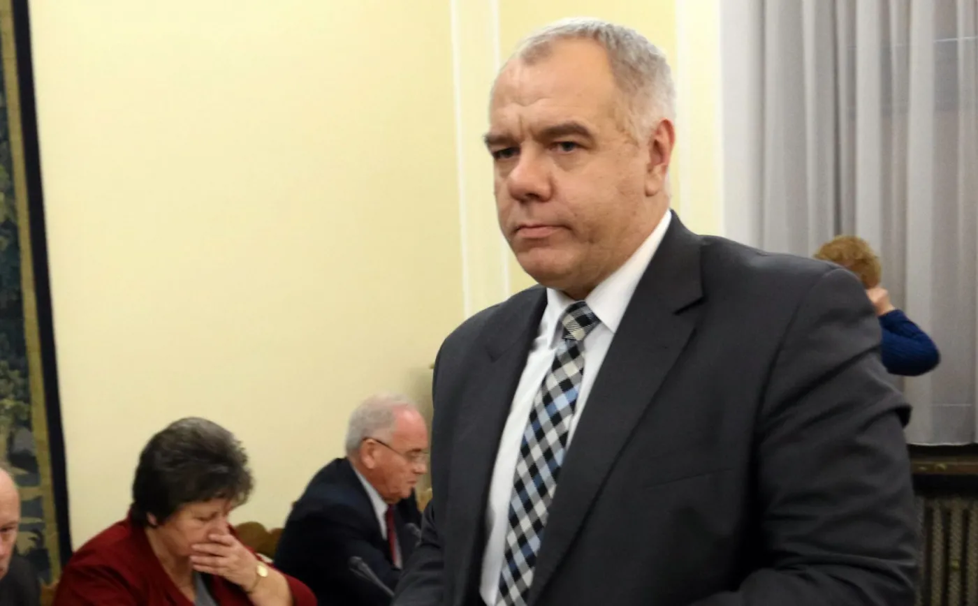 Sasin: Nie wykluczamy referendów w sprawie powiększenia stolicy