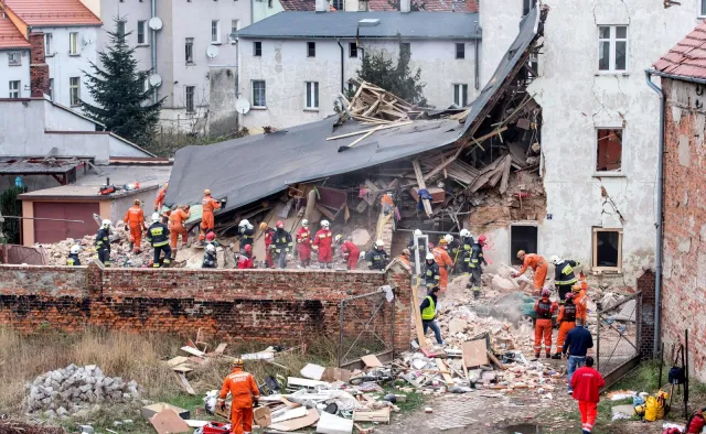 Świebodzice: 3 ofiary śmiertelne zawalenia kamienicy. Trwa akcja ratunkowa