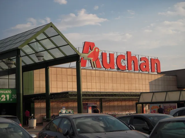 Auchan zmusza do oświadczeń ws. 500+? Minister Rafalska zapowiada kontrolę PIP