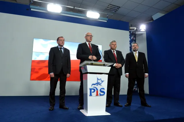 Komisja: Misiewicz bez kompetencji do sprawowania funkcji publicznych