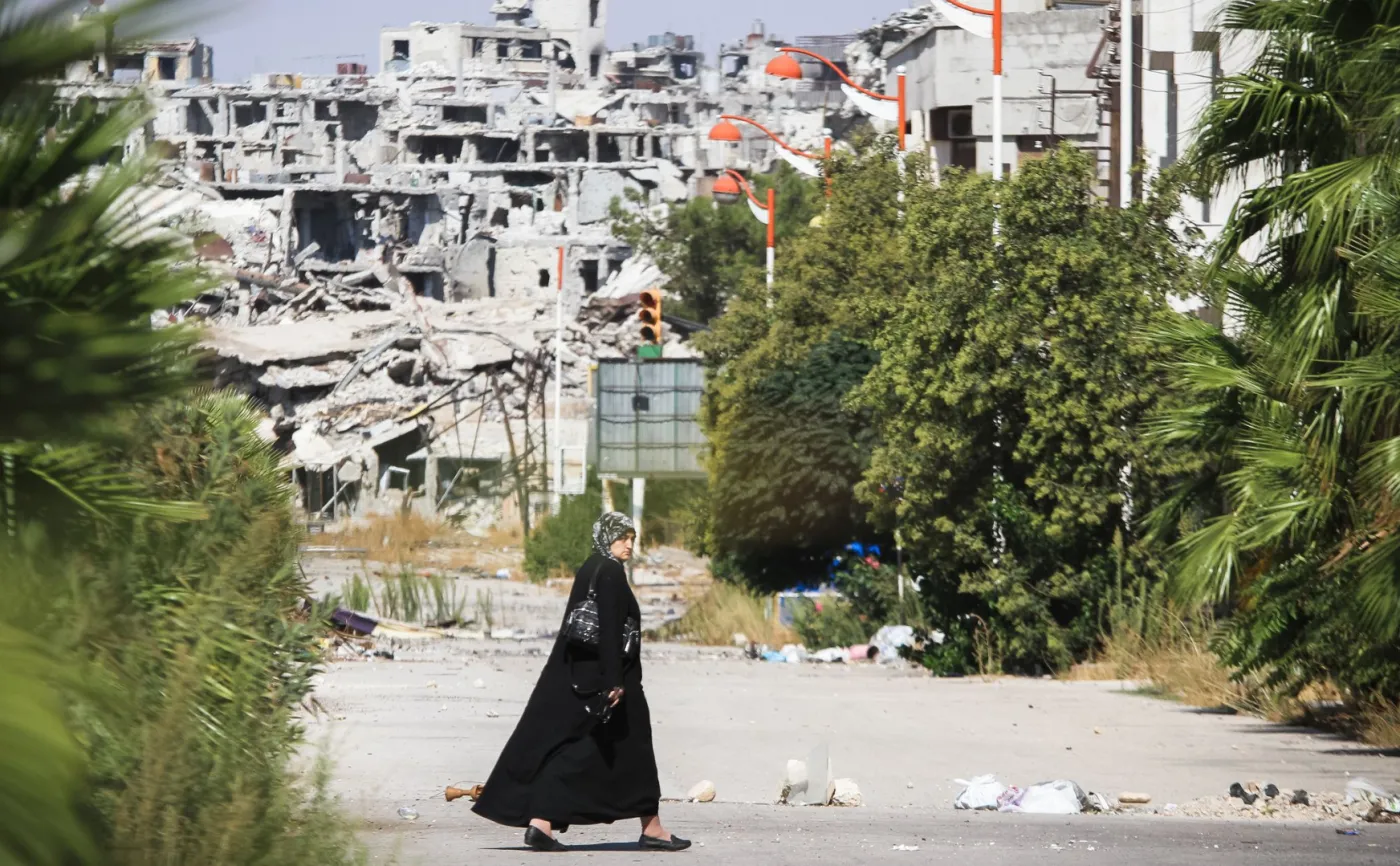 Media w Syrii: Koalicja sił USA zaatakowała bazę lotniczą w Hims; Pentagon zaprzecza