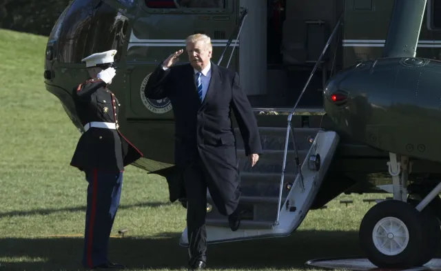 Robert Mueller na cenzurowanym w sprawie domniemanych kontaktów kampanii Trumpa z Rosją