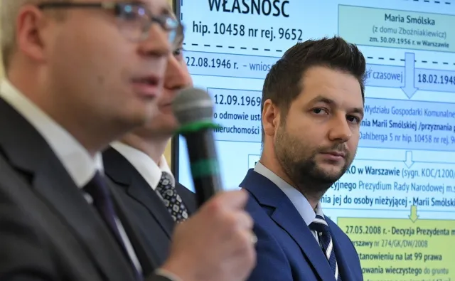 Reprywatyzacja: Komisja Jakiego opóźnia przekazanie nieruchomości Warszawie