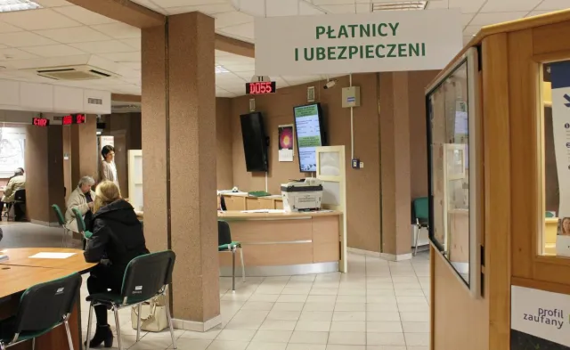 Mniejsze składki za okres choroby, ale tylko przy najniższej podstawie