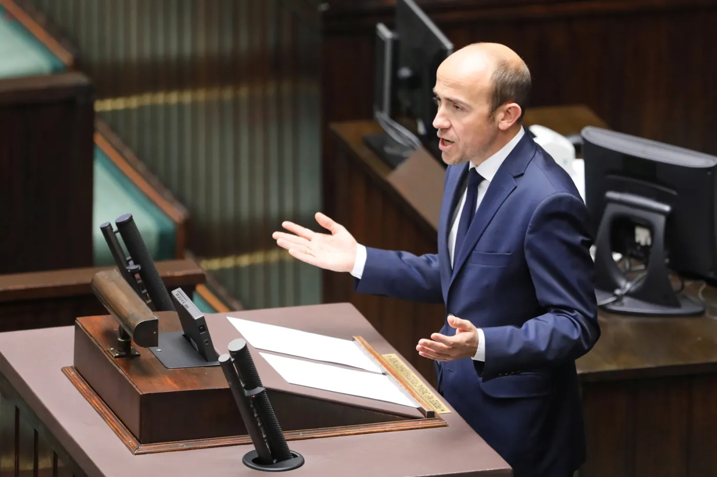"Stała się rzecz bulwersująca, dotąd niespotykana w historii Sejmu". Komentarze po głosowaniu ws. KRS