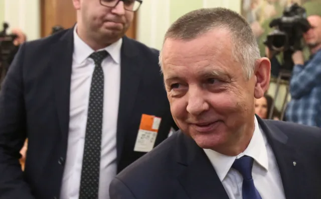 Próbują przebić pancerz Mariana