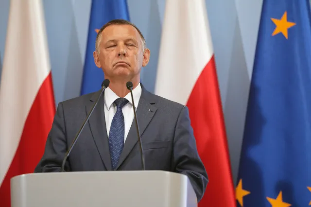 Chcemy dymisji Banasia, ale bez zmian w prawie [sondaż DGP i RMF FM]