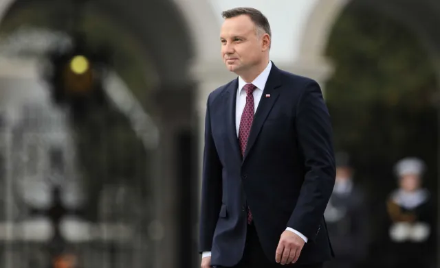 Sondaż prezydencki: Brak zwycięzcy w pierwszej turze. Zandberg przed Hołownią