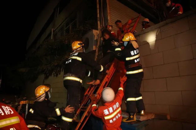 W Chinach zawalił się hotel, który służył osobom na kwarantannie. Około 70 osób uwięzionych pod gruzami