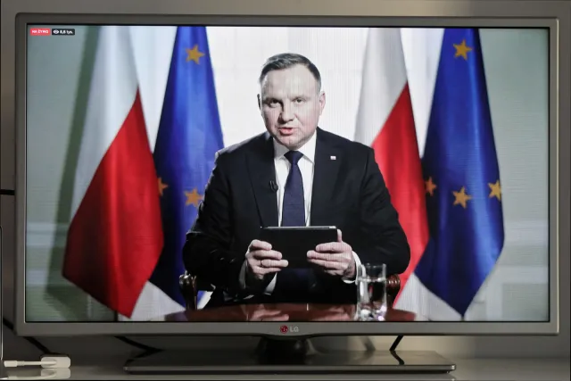 Tarcza antykryzysowa z podpisem Andrzeja Dudy