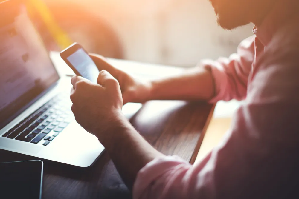 Telewizja odchodzi do lamusa? Połowa młodych w Czechach nie może obejść się bez internetu