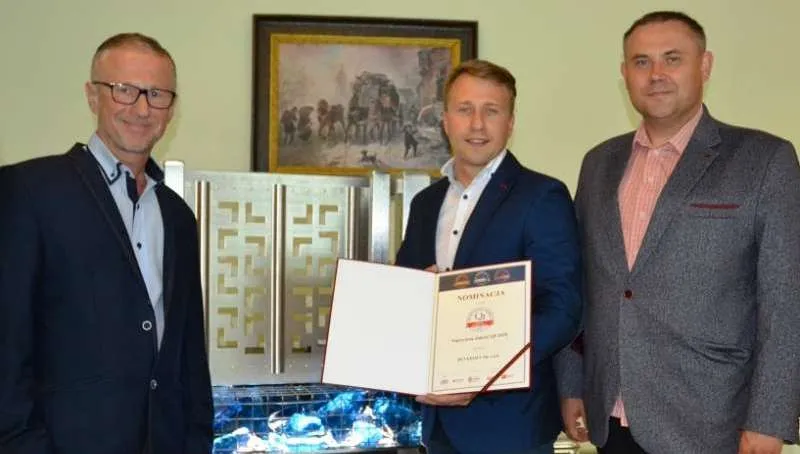 Krzysztof Lancewicz, Łukasz Jończyk i Wojciech Szulc z nominacją dla 
Revekoll do certyfikatu godła Najwyższa Jakość Quality International 2020 
