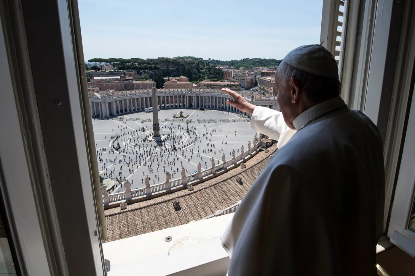 Franciszek "za" cywilnymi związkami jednopłciowymi. „To dzieci Boże i mają prawo do rodziny”