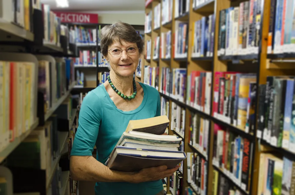 Burmistrz przyjmuje i odwołuje dyrektora biblioteki