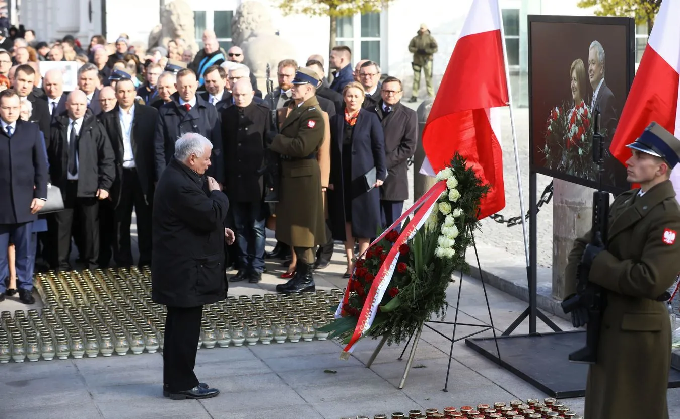Katastrofą lotniczą nie można grać. Prof. Jacek Rońda przegrywa przed SN