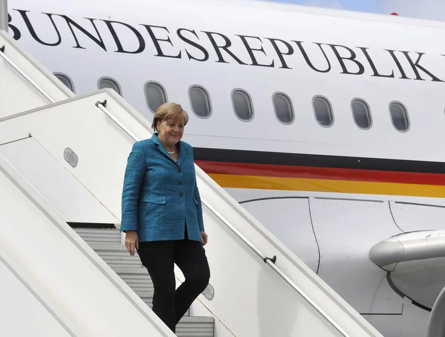 Podniebne zamieszanie nad Iranem. A w środku kanclerz Merkel