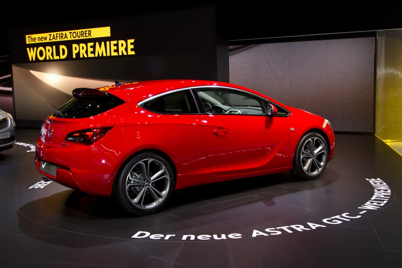 We Frankfurcie Opel oficjalnie pokazał światu astrę GTC w wersji seryjnej
