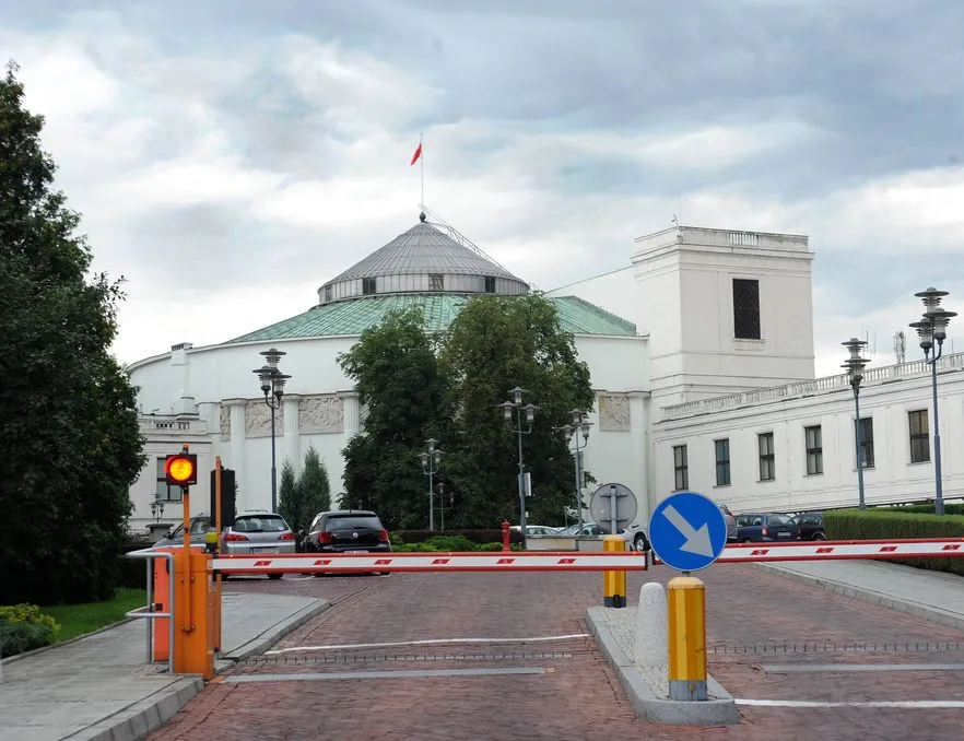 Godziny pracy posła? To tajne przez poufne!