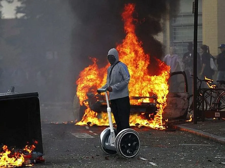 2374443-segway.jpg