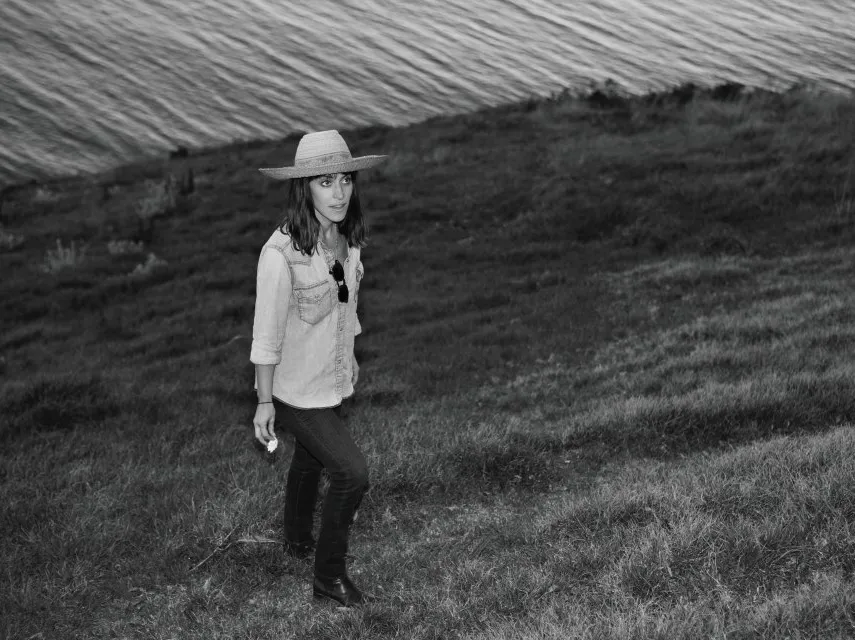 2561103-feist.jpg