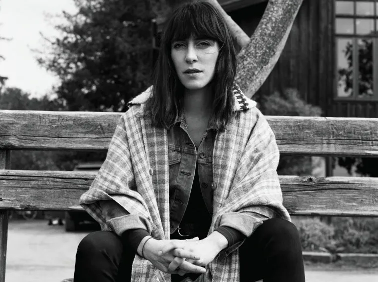 2561178-feist.jpg