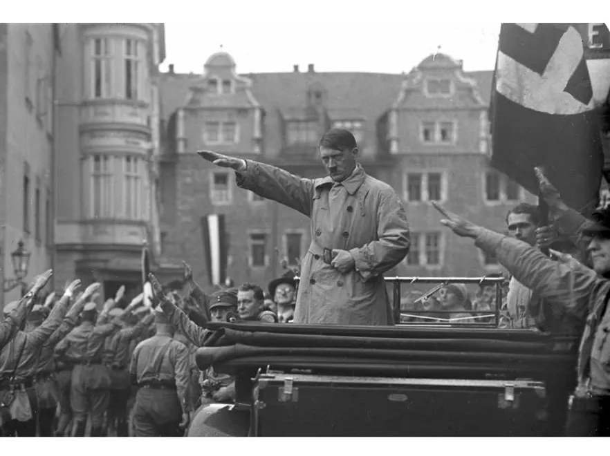 2946544-hitler.jpg