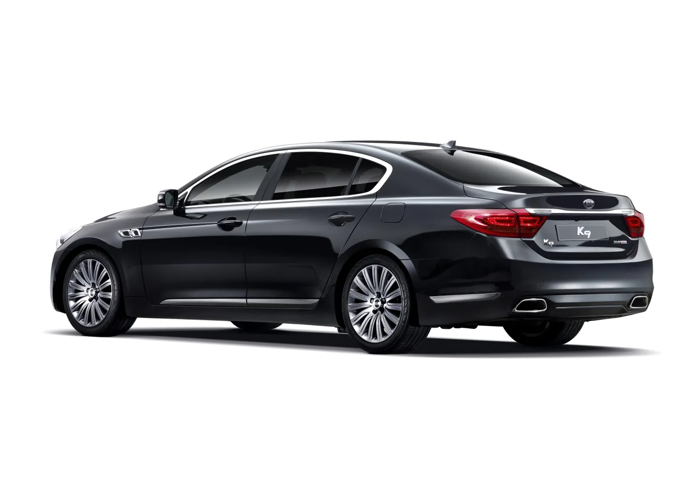  Kia K9 to pierwszy sedan z napędem na tył 