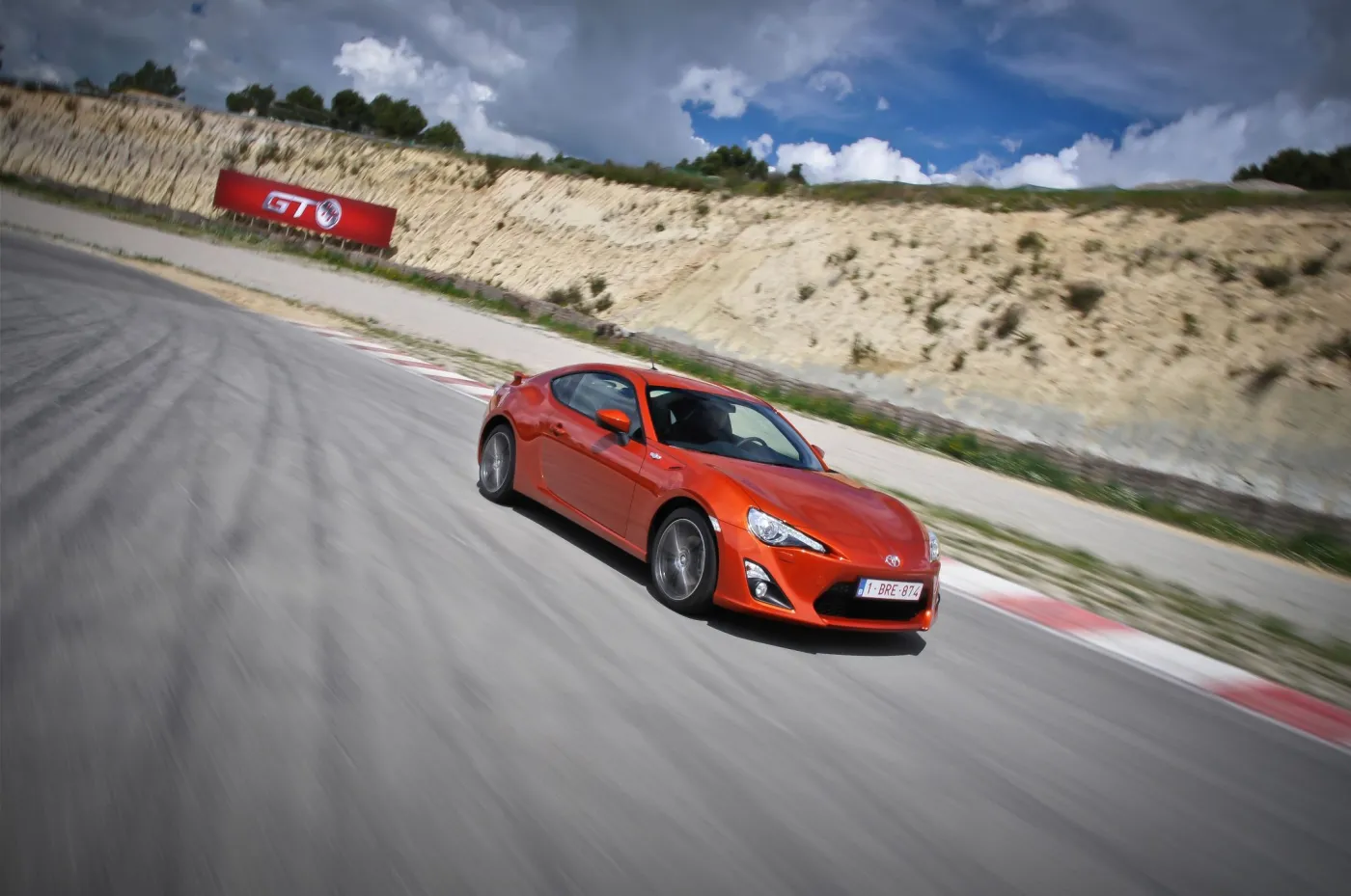 3532915-gt868.jpg